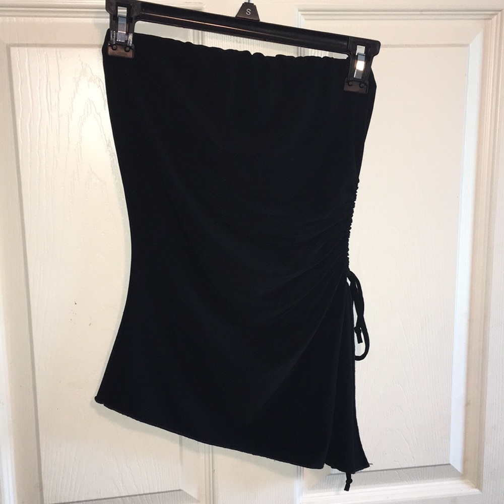 Strapless flowing shirt with hole on left side.